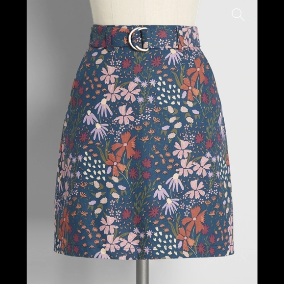 Modcloth Dresses & Skirts - Modcloth Painted Beauties Belted Mini Skirt